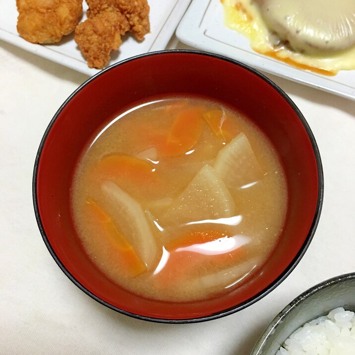 大根と人参だけのほっこり味噌汁♡